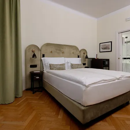 Stadt Citta 4*